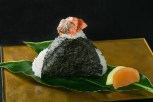 @nihonnokokoro_kanonshonanの紅鮭おにぎり