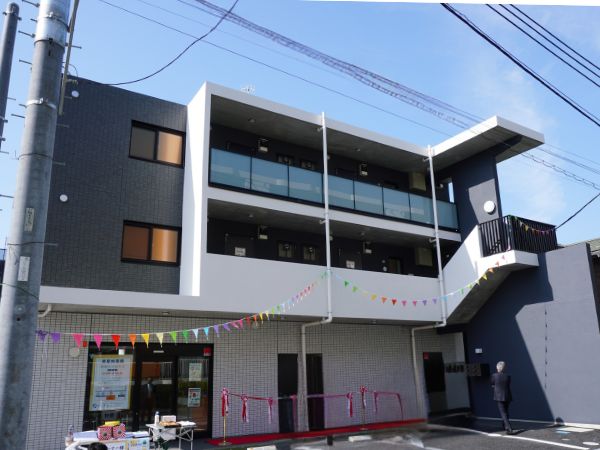 平塚市山下に完成した、新築賃貸マンション「フェルミ」の外観